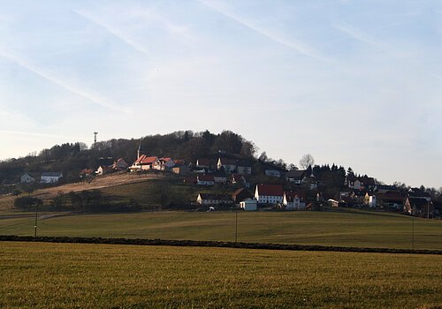 Blick auf die Häuser des Ortes Heideck.